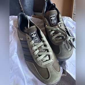 Adidas Gazelle Indoor Sneakers Focus Olive, Core Black, Gum - UK 5.5 Size